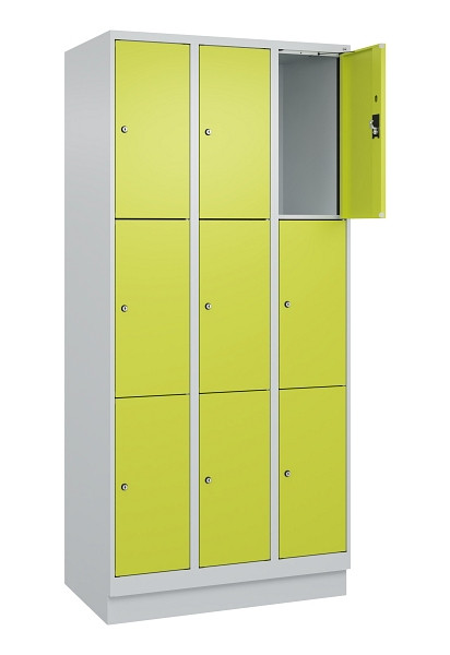 C+P Schließfachschrank Evolo PLUS, mit Sockel, 9 Fächer, 1950x900x500mm, 7035/00, Frontfarbe 1108060 RDS Clowngrün, 049020-303 S10015