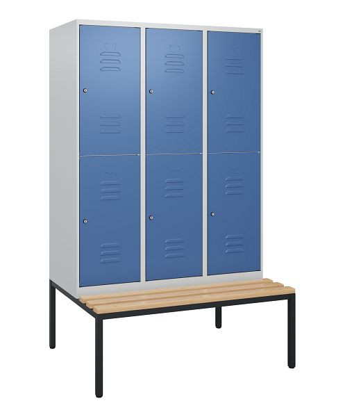 C+P Doppelstöckiger Spind Classic PLUS, 3 Abteile, 1950x1200x815mm, 7035/5023, Zylinderschlösser, Buche-Sitzleisten, Sitzbank, 0803505-32 S10035