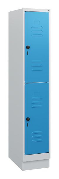 C+P Doppelstöckiger Spind Classic PLUS, Sockel, 1630x300x500mm, 7035/5012, Drehriegel, 0803205-10 S10004