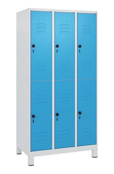 C+P Doppelstöckiger Spind Classic PLUS, Füße, 3 Abteile, 1800x900x500mm, 7035/5012, Drehriegel, 0803107-30 S10004