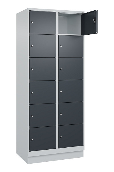 C+P Schließfachschrank Evolo PLUS, mit Sockel, 12 Fächer, 1950x800x500mm, 7035/7, Frontfarbe RAL 7016 Anthrazitgrau, 049020-226 S10012