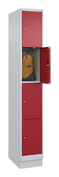 C+P Schließfachschrank Evolo PLUS, mit Sockel, 4 Fächer, 1950x300x500mm, 7035/30, Frontfarbe RAL 3003 Rubinrot, 049020-104 S10004