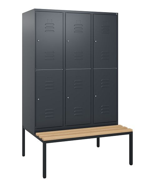 C+P Doppelstöckiger Spind Classic PLUS, 3 Abteile, 1950x1200x815mm, 7016/7016, Zylinderschlösser, Buche-Sitzleisten, Sitzbank, 0803505-32 S10042