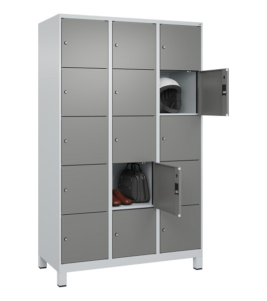 C+P Schließfachschrank Evolo PLUS, mit Füßen, 15 Fächer, 1950x1200x500mm, 7035/0005000 RDS Stahlgrau, 049010-325 S10014