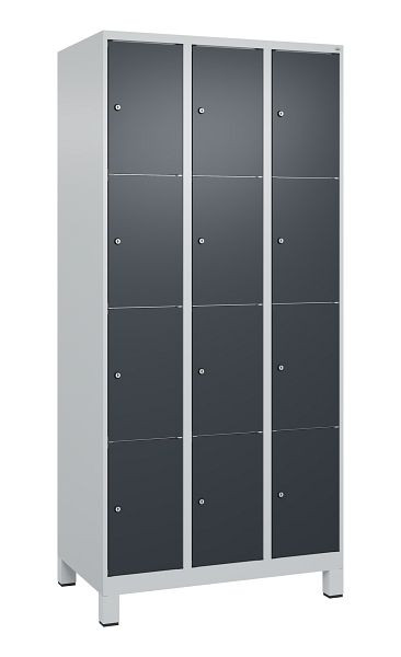C+P Schließfachschrank Classic PLUS, Füße, 3 Abteile mit je 4 Fächern, 1950x900x500mm, 7035/7016, 080010-304 S10008