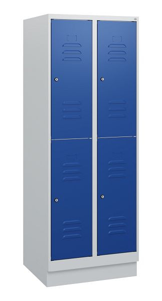 C+P Doppelstöckiger Spind Classic PLUS, Sockel, 2 Abteile, 1630x600x500mm, 7035/5010, Zylinderschlösser, 0803205-20 S10033
