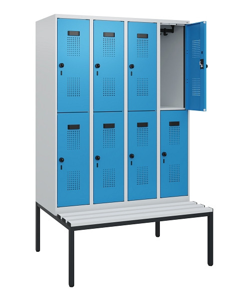 C+P Doppelstöckiger Spind Evolo PLUS, Bank, 8 Fächer, 1950x1200x815mm, 7035/5012, Drehriegel, Sitzfläche Kunststoff, Sitzbank, 0493505-40 S10095