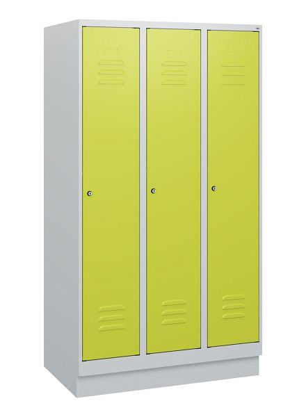 C+P Umkleidespind Classic PLUS, Sockel, 3 Abteile, 1630x900x500mm, 7035/0024, Zylinderschlösser, 0800205-30 S10025