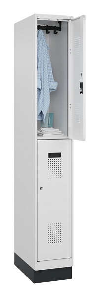 C+P Doppelstöckiger Spind Evolo PLUS, mit Sockel, 2 Fächer, 1950x300x500mm, 9016, Frontfarbe RAL 9016 Verkehrsweiß, Zylinderschloss, 049320-10 S10047