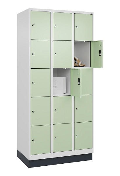 C+P Schließfachschrank Evolo PLUS, mit Sockel, 15 Fächer, 1950x900x500mm, 9016/6, 049020-305 S10019
