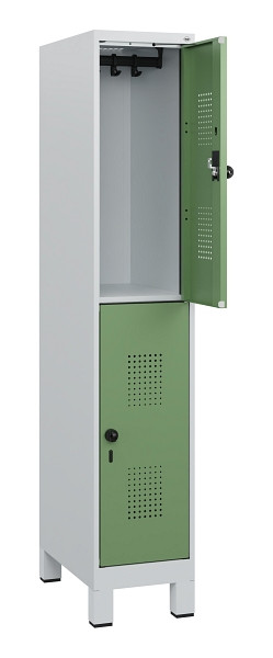 C+P Doppelstöckiger Spind Evolo PLUS, Füße, 2 Fächer, 1630x300x500mm, 7035/6011, Drehriegel, 0493105-10 S10010
