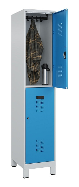C+P Doppelstöckiger Spind Evolo PLUS, mit Füßen, 2 Fächer, 1950x400x500mm, 7035, Frontfarbe RAL 5012 Lichtblau, Zylinderschloss, 049310-12 S10034