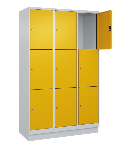 C+P Schließfachschrank Evolo PLUS, mit Sockel, 9 Fächer, 1950x1200x500mm, 7035/1, Frontfarbe RAL 1004 Goldgelb, 049020-323 S10000