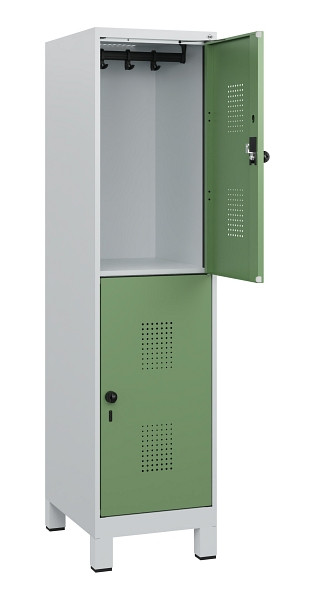 C+P Doppelstöckiger Spind Evolo PLUS, Füße, 2 Fächer, 1630x400x500mm, 7035/6011, Drehriegel, 0493105-12 S10010