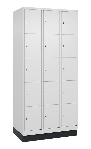 C+P Schließfachschrank Classic PLUS, Sockel, 3 Abteile mit je 5 Fächern, 1950x900x500mm, 9016/9016, 080020-305 S10017