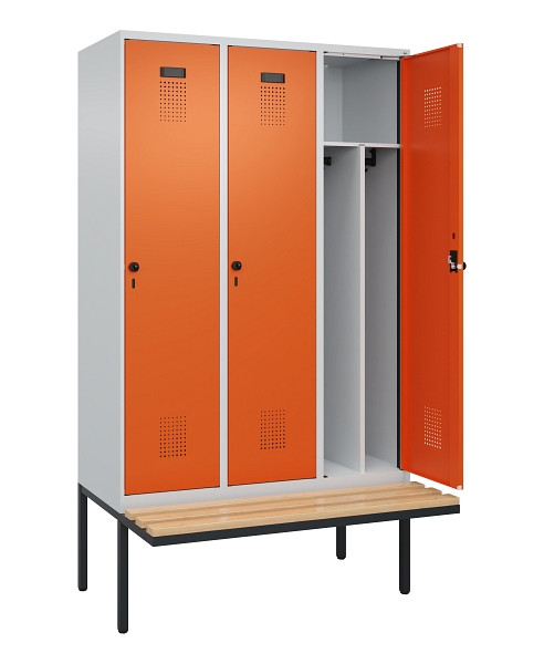 C+P Spind Evolo PLUS, 3 Abteile, 2120x1200x815mm, 7035/2004, Haken 4, Drehriegel, Sitzfläche Holz, Trennwand, 0490407-32F S10002