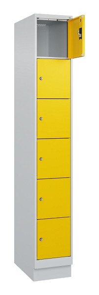 C+P Schließfachschrank Evolo PLUS, mit Sockel, 6 Fächer, 1950x300x500mm, 7035/10, Frontfarbe RAL 1023 Verkehrsgelb, 049020-106 S10001
