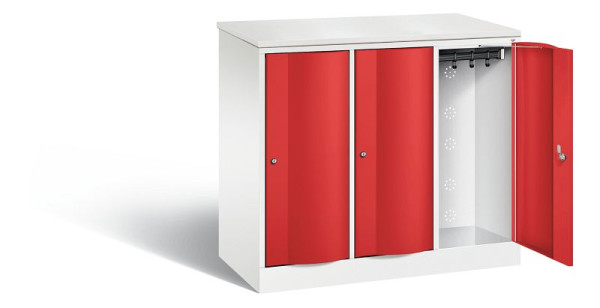 C+P Garderobenschrank Resisto, H1077xB1148xT540mm, Farbe: Verkehrsweiß / feuerrot, 8271-372 S10105