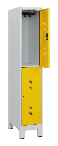 C+P Doppelstöckiger Spind Evolo PLUS, Füße, 2 Fächer, 1630x300x500mm, 7035/1023, Zylinderschloss, 0493105-10 S10020
