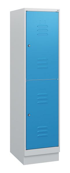 C+P Doppelstöckiger Spind Classic PLUS, Sockel, 1630x400x500mm, 7035/5012, Zylinderschlösser, 0803205-12 S10034