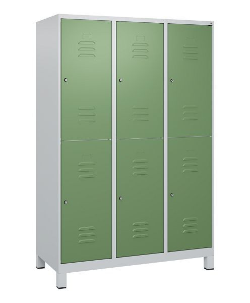 C+P Doppelstöckiger Spind Classic PLUS, Füße, 3 Abteile, 1800x1200x500mm, 7035/6011, Zylinderschlösser, 0803107-32 S10021