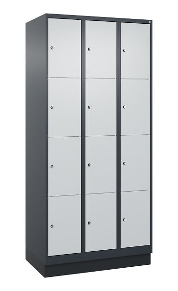 C+P Schließfachschrank Classic PLUS, Sockel, 3 Abteile mit je 4 Fächern, 1950x900x500mm, 7016/7035, 080020-304 S10016