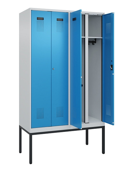 C+P Schwarz-Weiß-Spind Evolo PLUS, Gestell, 4 Abteile, 2120x1200x500mm, 7035/501, Frontfarbe RAL 5012 Lichtblau, Zylinderschloss, 0490327-40 S10034