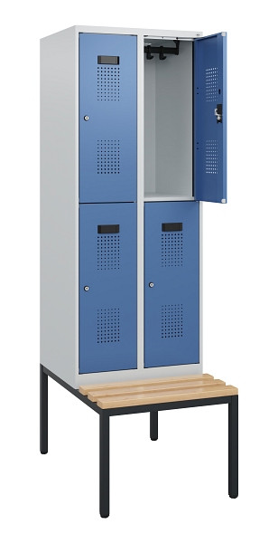 C+P Doppelstöckiger Spind Evolo PLUS, Bank, 4 Fächer, 1950x600x815mm, 7035/5023, Zylinderschloss, Sitzfläche Buche-Hartholz, Sitzbank, 0493505-20 S10033