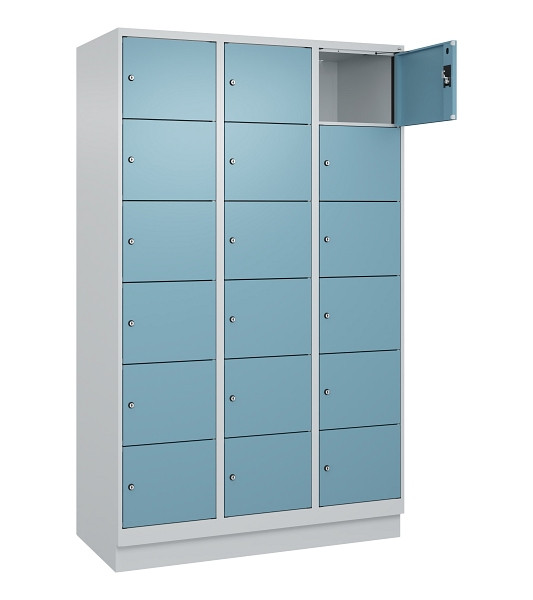 C+P Schließfachschrank Evolo PLUS, mit Sockel, 18 Fächer, 1950x1200x500mm, 7035/2406015 RDS Architekturblau, 049020-326 S10009