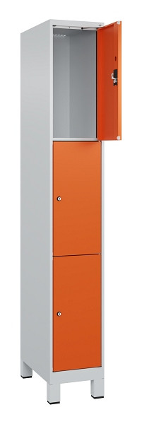 C+P Schließfachschrank Evolo PLUS, mit Füßen, 3 Fächer, 1950x300x500mm, 7035/20, 049010-103 S10002