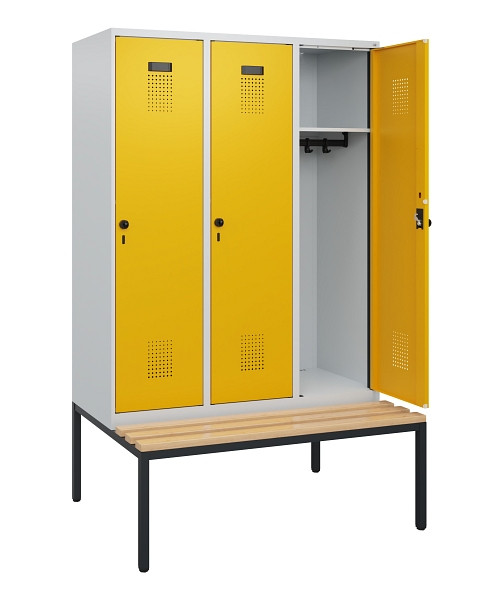 C+P Spind Evolo PLUS, 3 Abteile, 1950x1200x815mm, 7035/1004, Drehriegel, Sitzfläche Buche-Hartholz, Sitzbank, 0490505-32 S10000