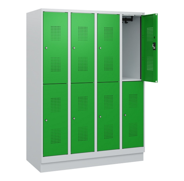 C+P Doppelstöckiger Spind Evolo PLUS, Sockel, 8 Fächer, 1630x1200x500mm, 7035/60, Frontfarbe RAL 6037 Reingrün, Zylinderschloss, 0493205-40 S10038