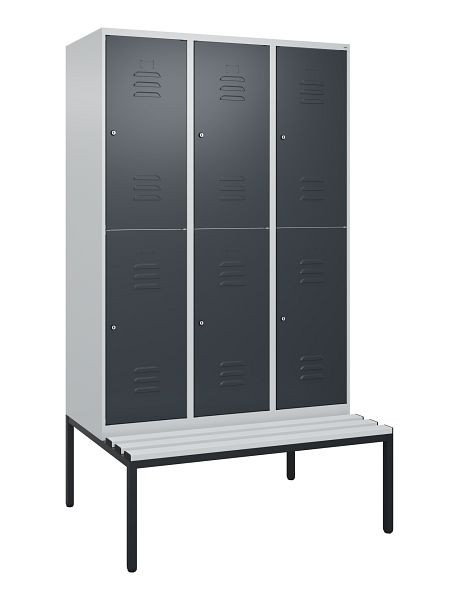 C+P Doppelstöckiger Spind Classic PLUS, 3 Abteile, 2120x1200x815mm, 7035/7016, Zylinderschlösser, mit untergebauter Sitzbank, 0803507-32 S10023