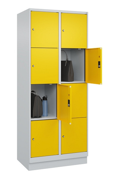 C+P Schließfachschrank Evolo PLUS, mit Sockel, 8 Fächer, 1950x800x500mm, 7035/10, Frontfarbe RAL 1023 Verkehrsgelb, 049020-224 S10001