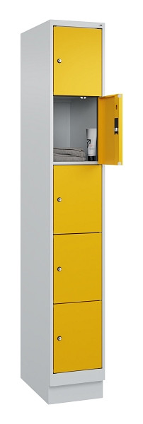 C+P Schließfachschrank Evolo PLUS, mit Sockel, 5 Fächer, 1950x300x500mm, 7035/10, Frontfarbe RAL 1004 Goldgelb, 049020-105 S10000