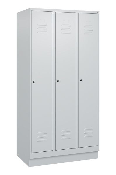 C+P Umkleidespind Classic PLUS, Sockel, 3 Abteile, 1800x900x500mm, 7035/7035, Zylinderschlösser, 0800207-30 S10024