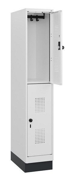 C+P Doppelstöckiger Spind Evolo PLUS, Sockel, 2 Fächer, 1630x300x500mm, 9016/901, Drehriegel, 0493205-10 S10023