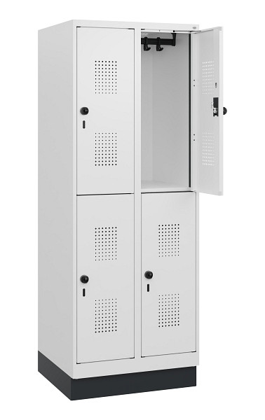 C+P Doppelstöckiger Spind Evolo PLUS, Sockel, 4 Fächer, 1630x600x500mm, 9016/901, Drehriegel, 0493205-20 S10023