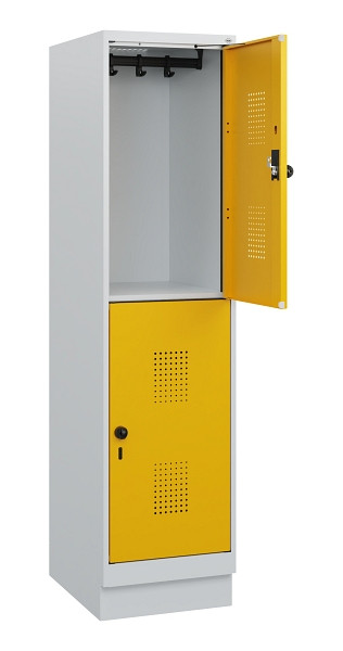 C+P Doppelstöckiger Spind Evolo PLUS, Sockel, 2 Fächer, 1630x400x500mm, 7035/100, Drehriegel, 0493205-12 S10000