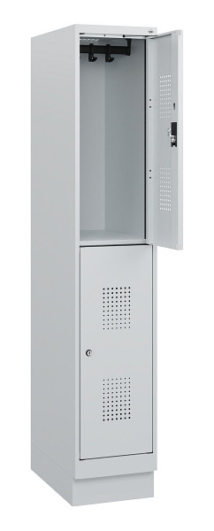 C+P Doppelstöckiger Spind Evolo PLUS, Sockel, 2 Fächer, 1630x300x500mm, 7035/703, Zylinderschloss, 0493205-10 S10040