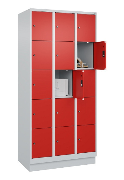 C+P Schließfachschrank Evolo PLUS, mit Sockel, 15 Fächer, 1950x900x500mm, 7035/3, Frontfarbe RAL 3020 Verkehrsrot, 049020-305 S10005
