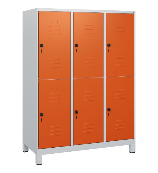 C+P Doppelstöckiger Spind Classic PLUS, Füße, 3 Abteile, 1630x1200x500mm, 7035/2004, Drehriegel, 0803105-32 S10060