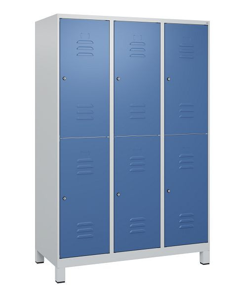 C+P Doppelstöckiger Spind Classic PLUS, Füße, 3 Abteile, 1800x1200x500mm, 7035/5023, Zylinderschlösser, 0803107-32 S10020