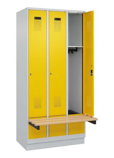 C+P Spind Evolo PLUS, 3 Abteile, 1950x900x815mm, 7035/1023, Zylinderschloss, Sitzfläche Holz, mit Sockel, 049040-30 S10028