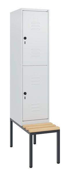 C+P Doppelstöckiger Spind Classic PLUS, Bank, 1950x400x815mm, 7035/7035, Drehriegel, Sitzleisten aus Buche, mit untergebauter Sitzbank, 0803505-12 S10009