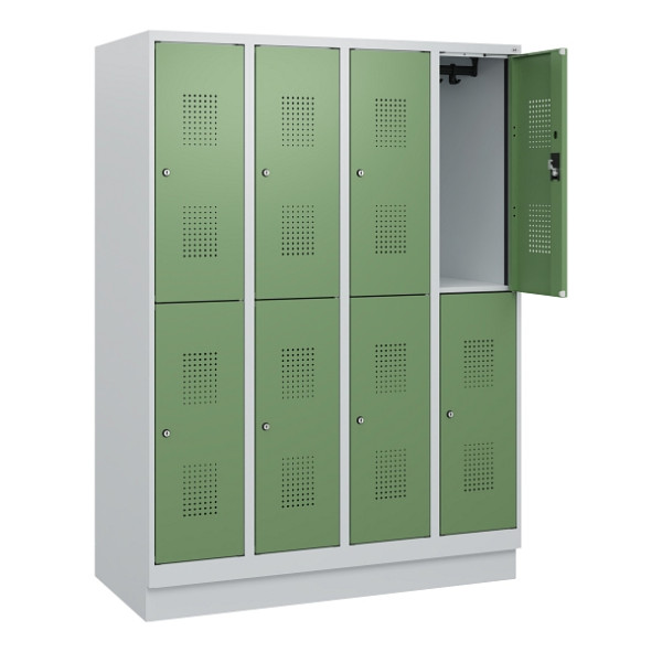 C+P Doppelstöckiger Spind Evolo PLUS, Sockel, 8 Fächer, 1630x1200x500mm, 7035/60, Frontfarbe RAL 6011 Resedagrün, Zylinderschloss, 0493205-40 S10037