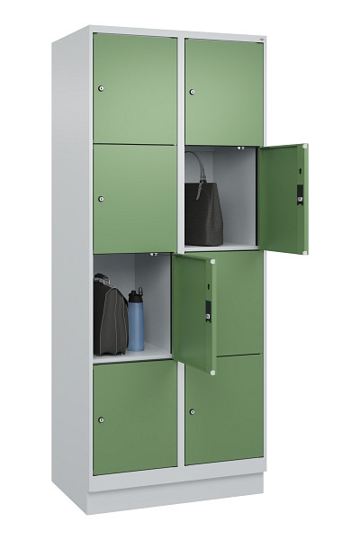 C+P Schließfachschrank Evolo PLUS, mit Sockel, 8 Fächer, 1950x800x500mm, 7035/60, Frontfarbe RAL 6011 Resedagrün, 049020-224 S10010