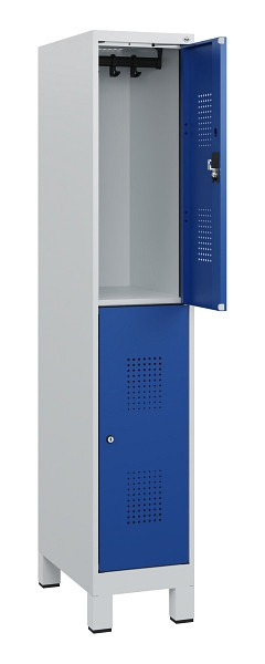 C+P Doppelstöckiger Spind Evolo PLUS, Füße, 2 Fächer, 1630x300x500mm, 7035/5010, Zylinderschloss, 0493105-10 S10030