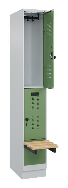 C+P Doppelstock-Spind Evolo PLUS, Bank, 2 Fächer, 1950x300x815mm, 7035/6011, Drehriegel, Sitzfläche Buche-Hartholz, mit Sockel, 049340-10 S10010