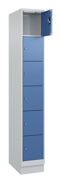 C+P Schließfachschrank Evolo PLUS, mit Sockel, 6 Fächer, 1950x300x500mm, 7035/50, Frontfarbe RAL 5023 Fernblau, 049020-106 S10008